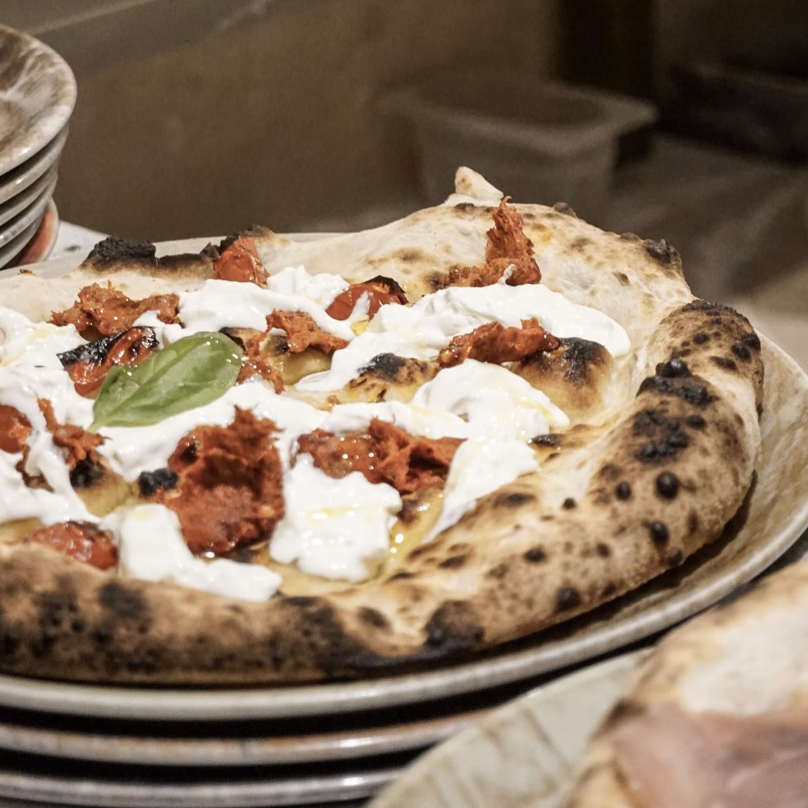 Pizza stracciatella e pomodorini